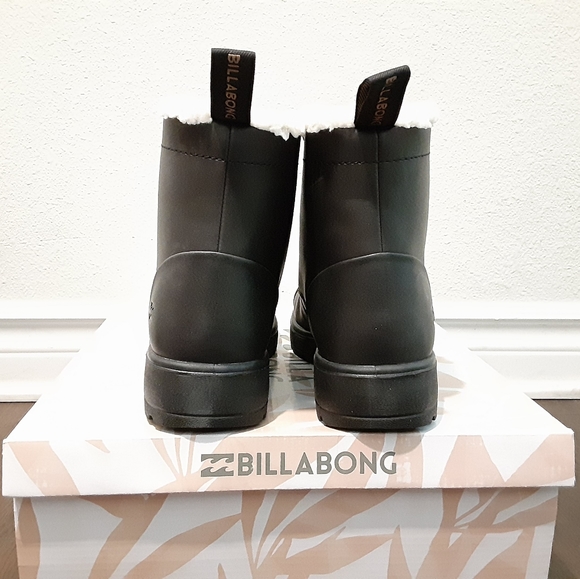 Billabong - Picture 3 of 4